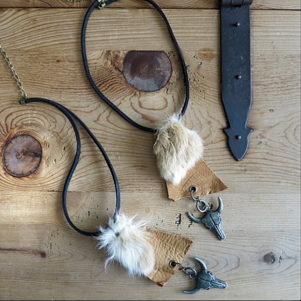 //RESERVED// Upcycled rabbit hide/leather necklace - Picture 4 of 6